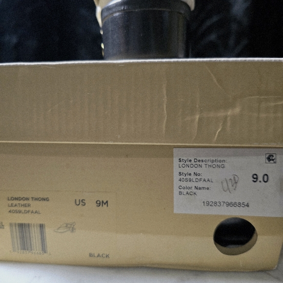 Michael Kors London Thong Leather Sandals | Black & Gold | Size 9 - Picture 5 of 6